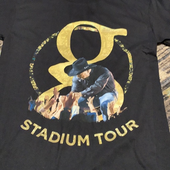 Garth Brooks Stadium tour tshirt - Picture 2 of 6